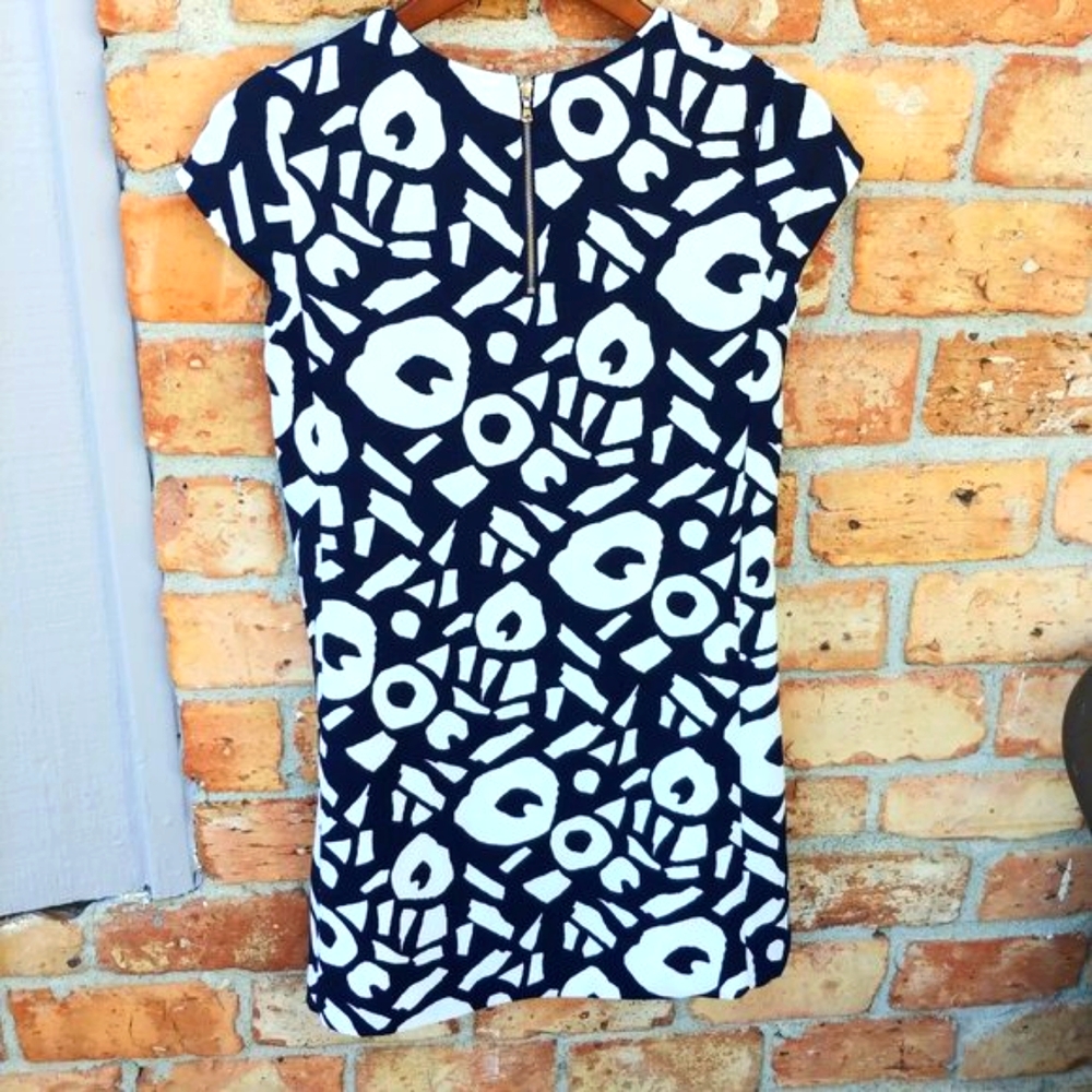 Abstract Dress - Picture 3 of 4